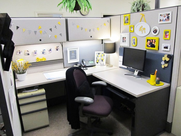 How to decorate your small office at work